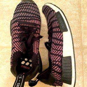 Women’s adidas size 7 sneakers